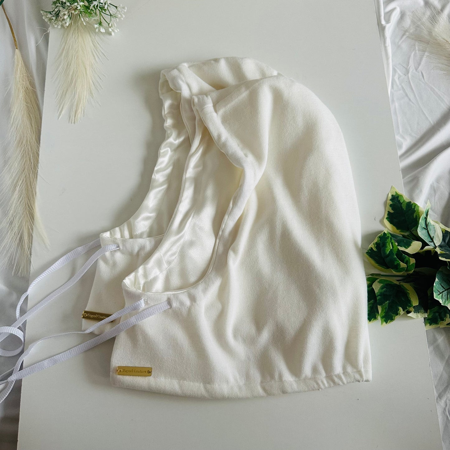  Cagoule Kaysol en maille doublée satin avec cordon à embouts métalliques dorés – capuche protectrice cheveux – plusieurs couleurs disponibles 