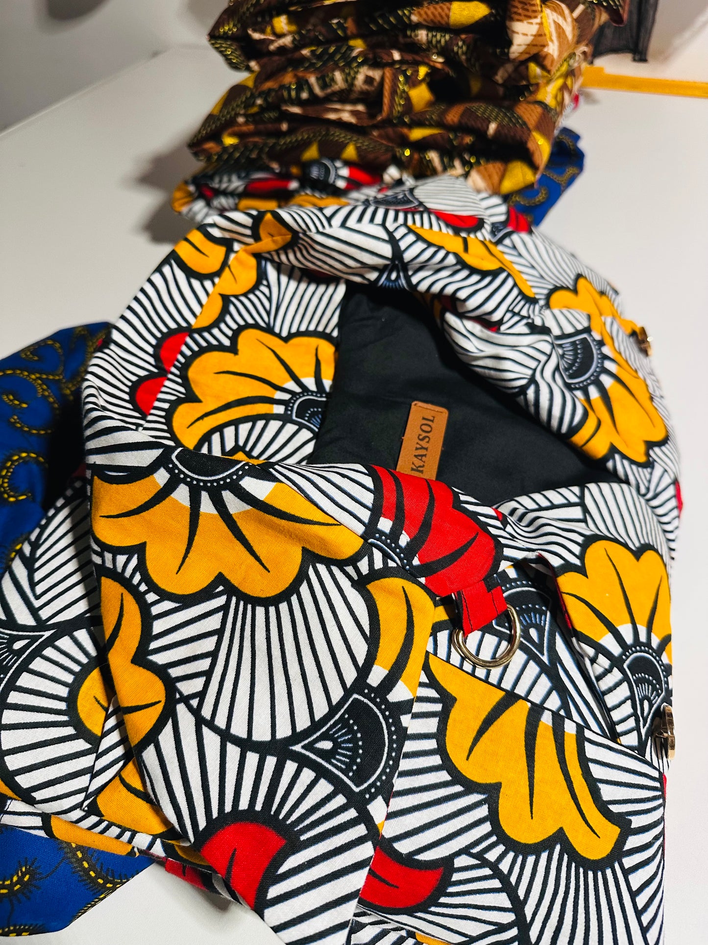 Trench en wax Fleur rouge et jaune / Collection Iconique / Taille Ajustable