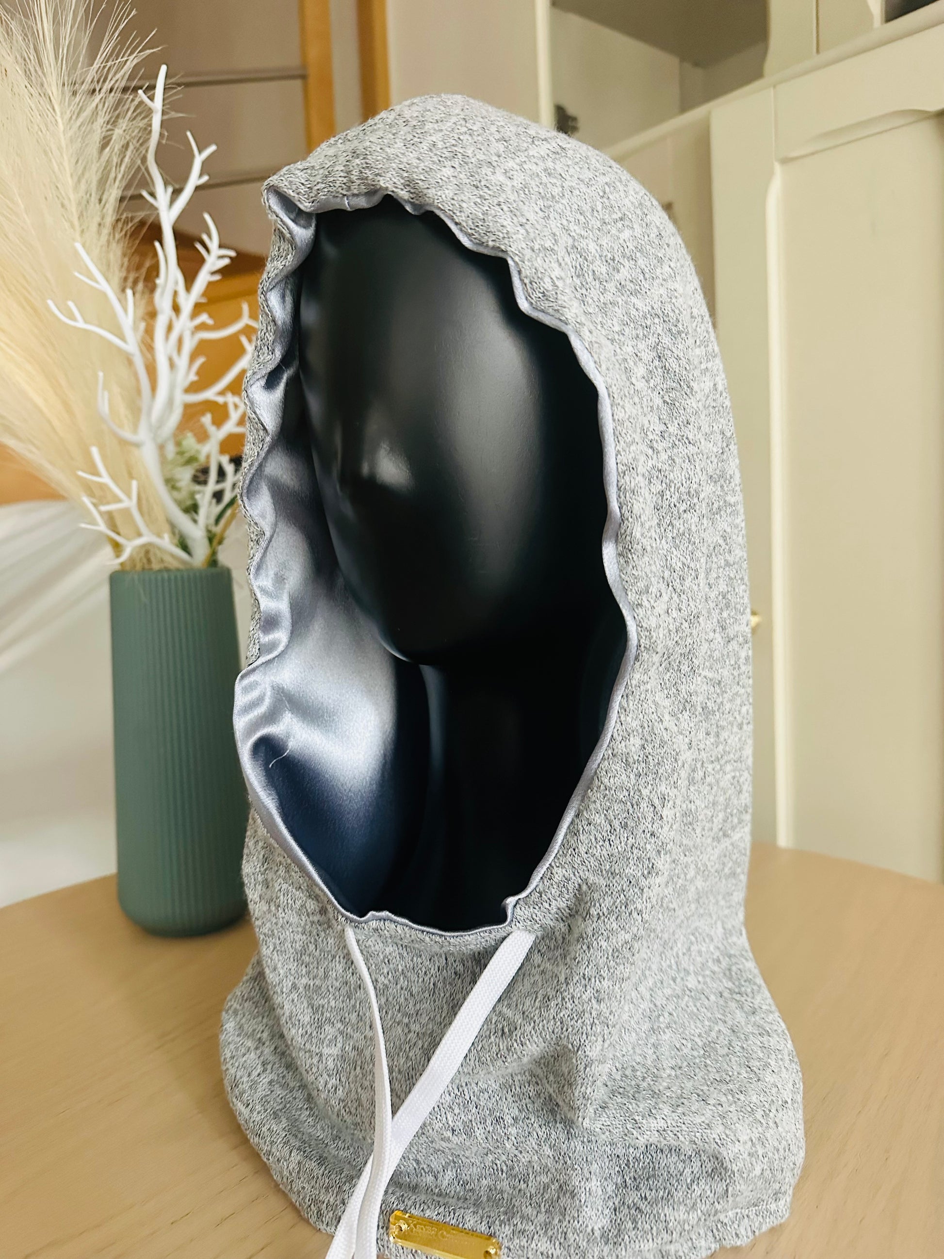  Cagoule Kaysol en maille doublée satin avec cordon à embouts métalliques dorés – capuche protectrice cheveux – plusieurs couleurs disponibles 