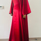 Robe Nayla longue en satin brillant coupe chauve-souris avec ceinture torsadée, idéale pour mariage, demoiselle d’honneur, cérémonie ou tenue Aïd – Kaysol Couture.