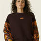 Sweat femme beige manches batik Bogolan pailleté. Confort, style unique et inspiration wax. Cadeau original signé Kaysol Couture.