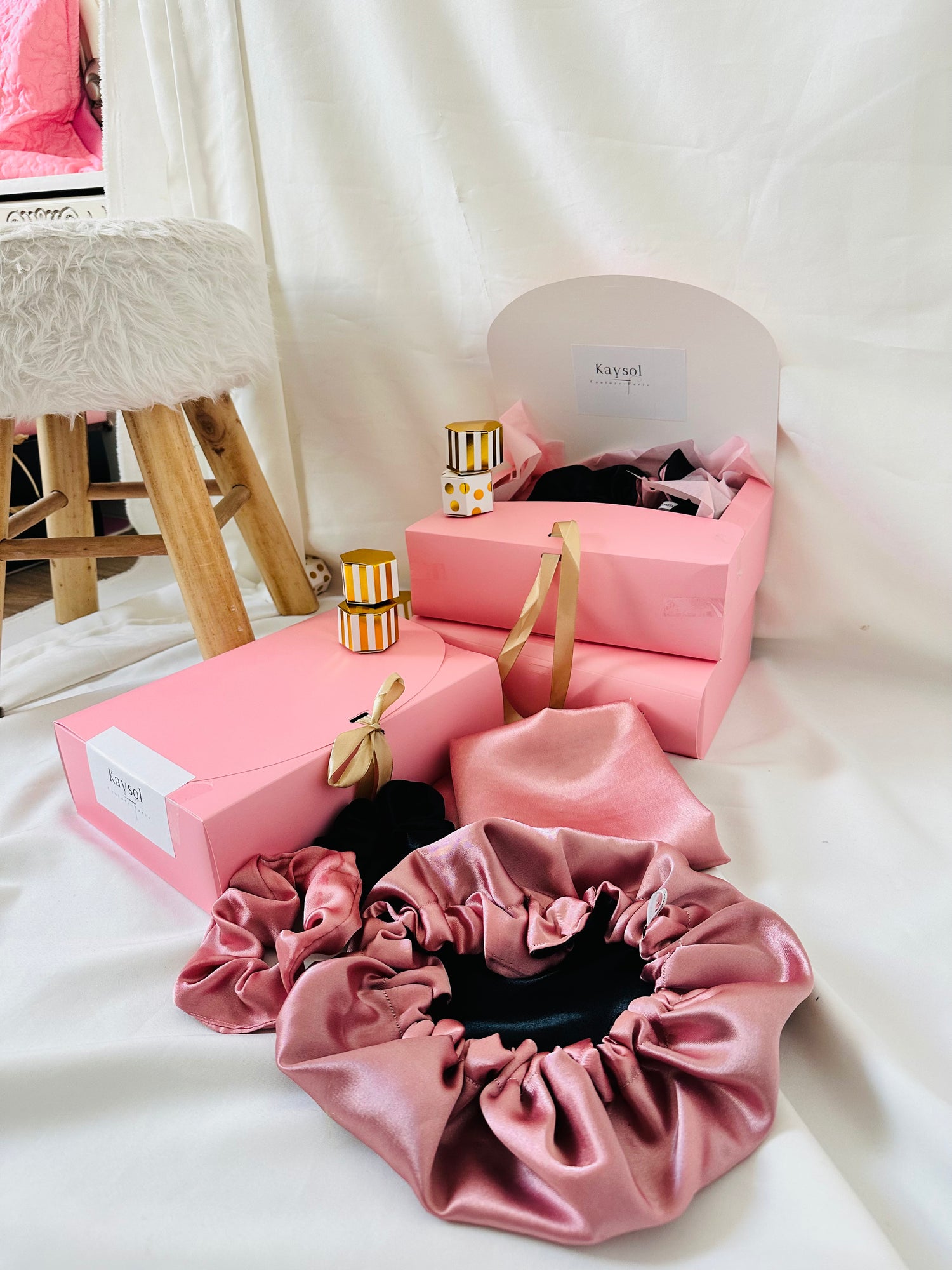 Bonnet en soie bleu denim 