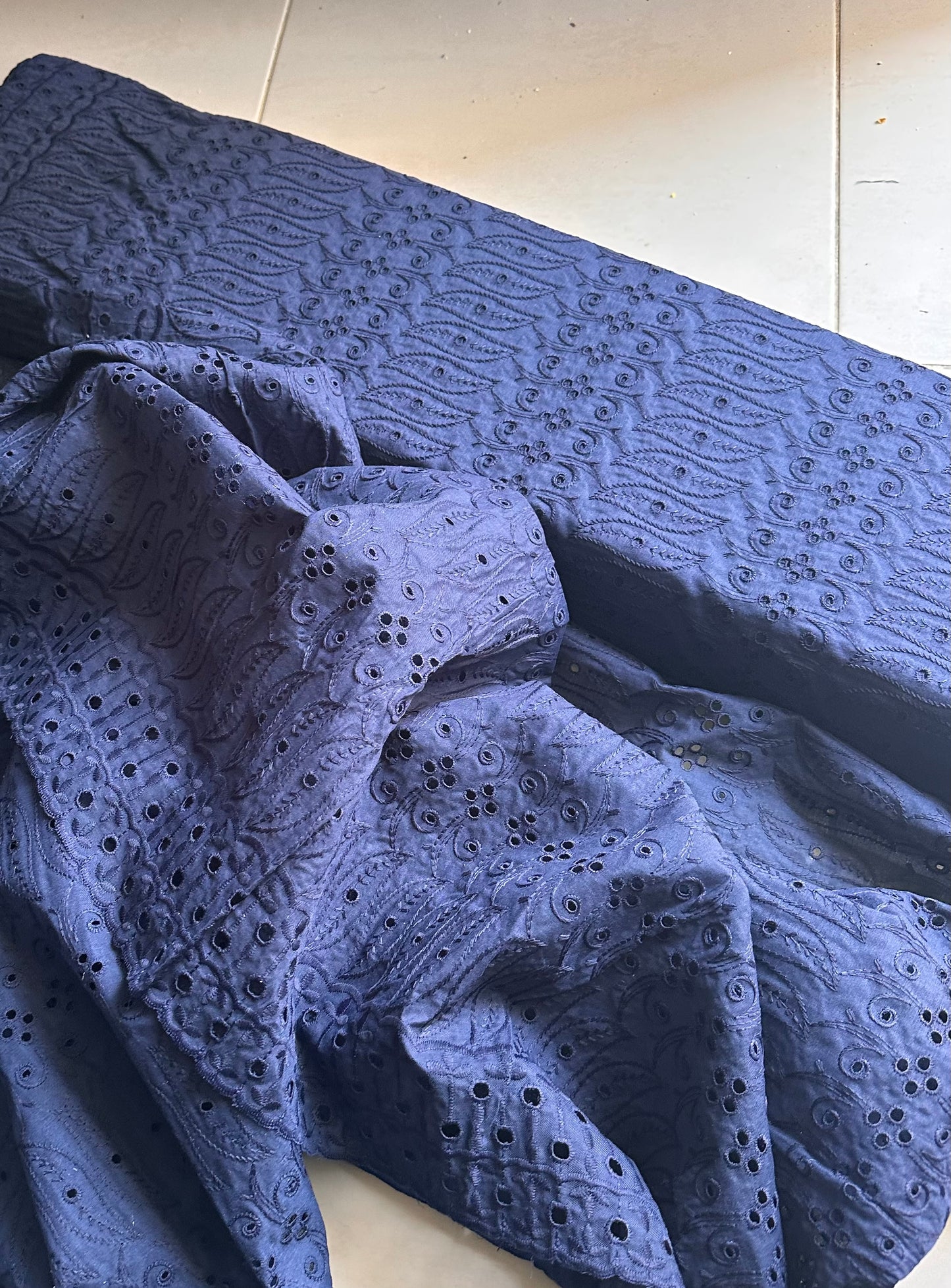 Tissu Broderie Anglaise Coton Premium – Coupon 1 à 5 m