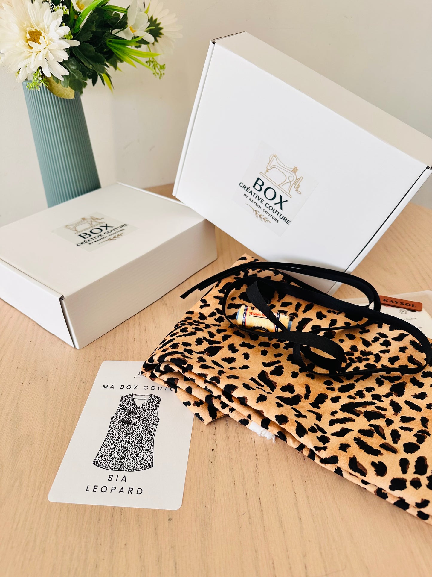 Box couture haut Sia – Patron 34/56 + tissu 100% Imprimé Leopard  + Mercerie assorti complet