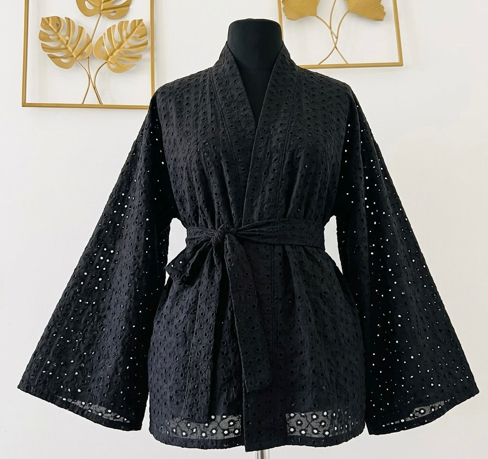 Box Créative Kimono Femme – Patron 34/56 + Tissu Broderie anglaise 100%coton  + Mercerie assorti complet / Noir