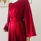 Robe Nayla longue en satin brillant coupe chauve-souris avec ceinture torsadée, idéale pour mariage, demoiselle d’honneur, cérémonie ou tenue Aïd – Kaysol Couture.