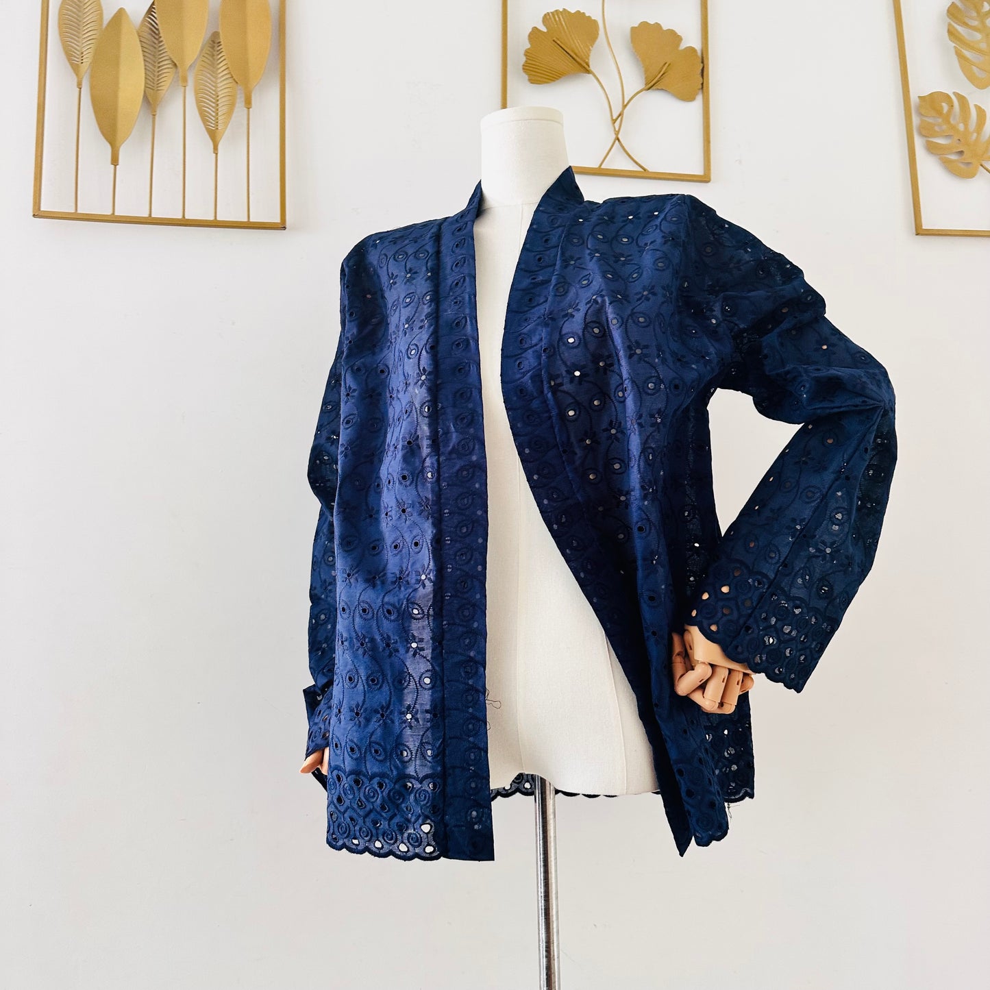 Kimono en Broderie Anglaise bleu marine – Veste en Broderie femme / Iconique