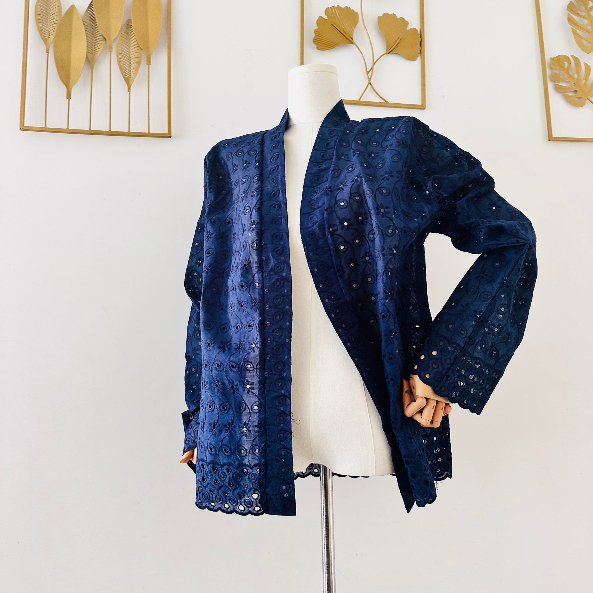 Kimono en Broderie Anglaise bleu marine – Veste en Broderie femme / Iconique