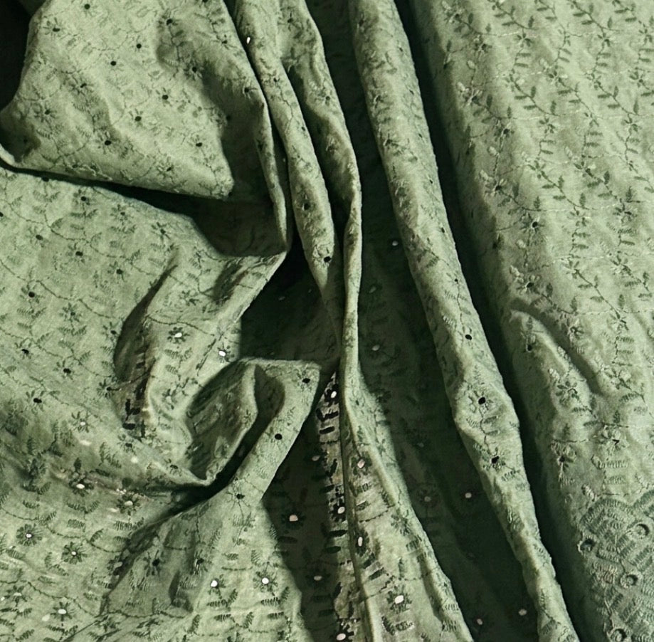 Tissu broderie anglaise Vert sauge – 100 % Coton / Tissu au mètre