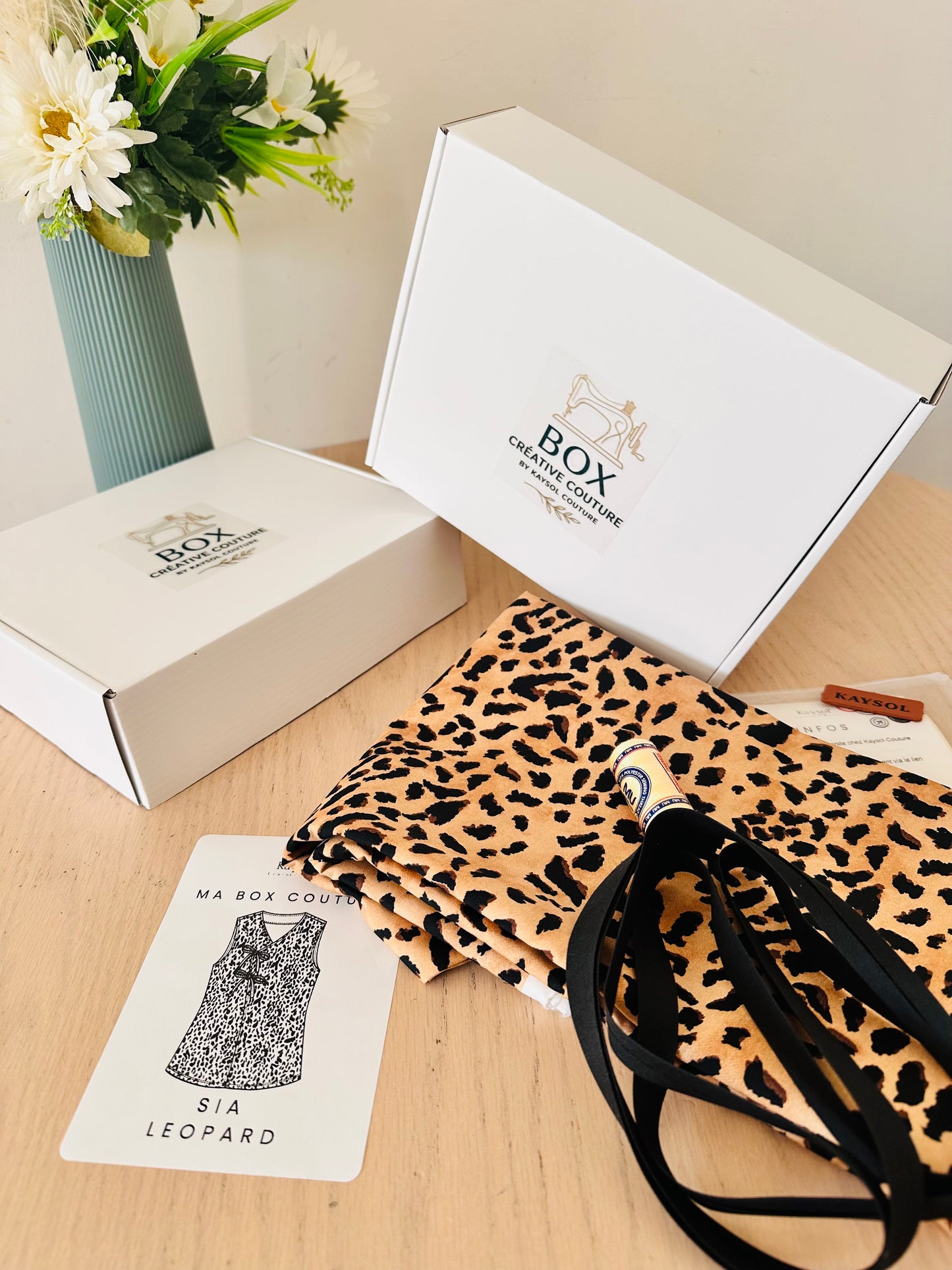 Box couture haut Sia – Patron 34/56 + tissu 100% Imprimé Leopard  + Mercerie assorti complet