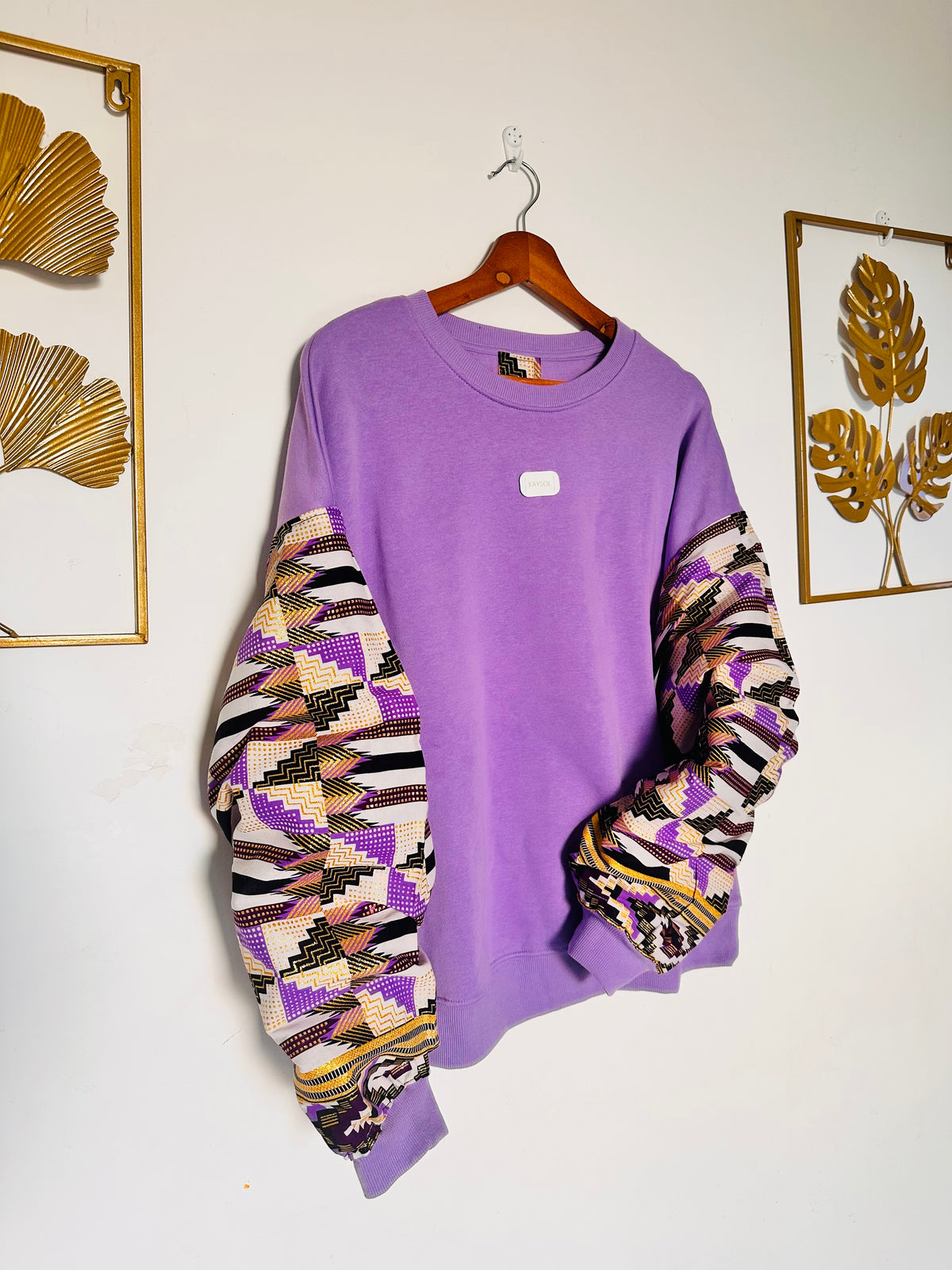 Women's brown sweatshirt - Sequined Bogolan batik sleeves