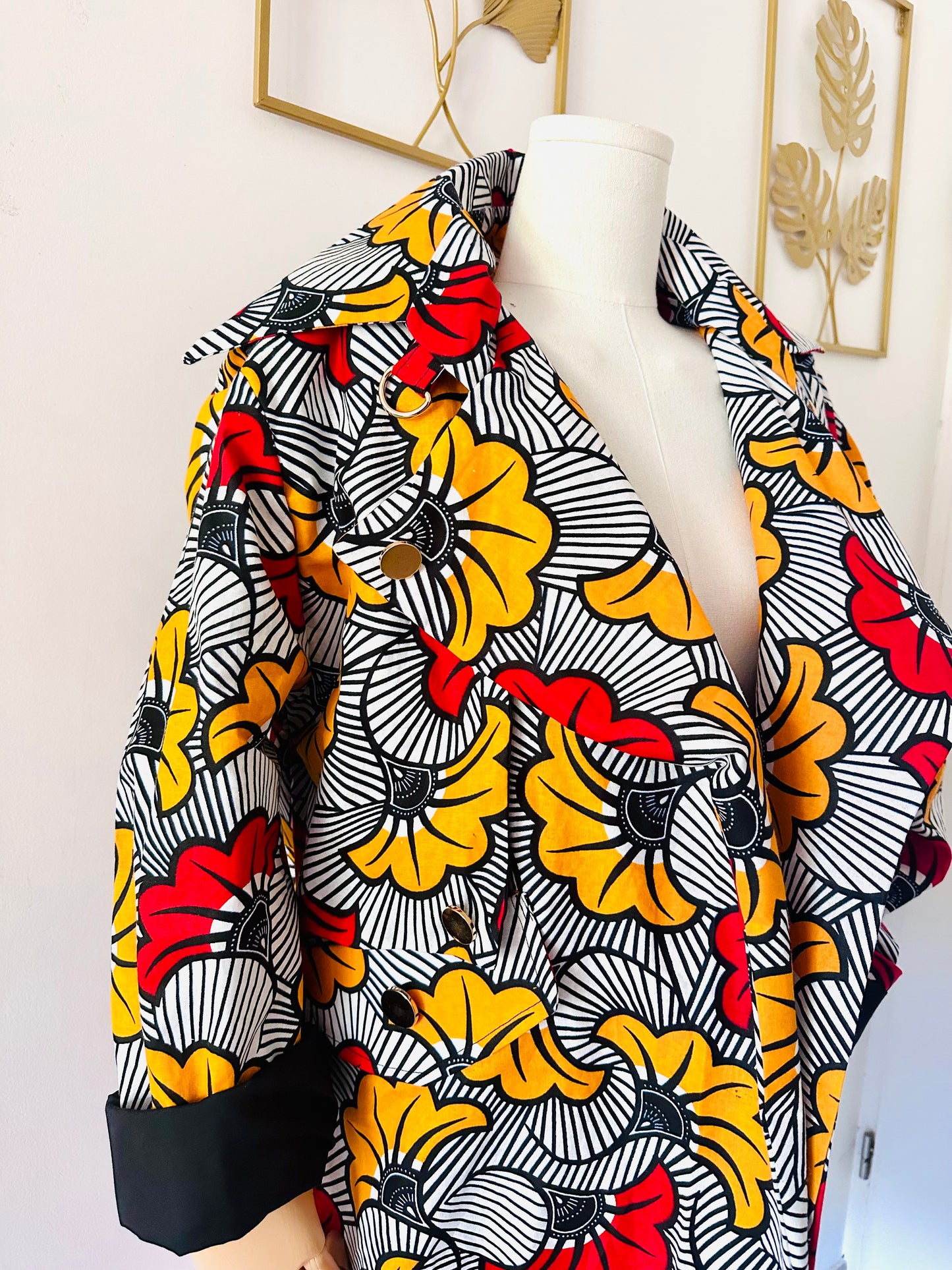 Trench en wax Fleur rouge et jaune / Collection Iconique / Taille Ajustable