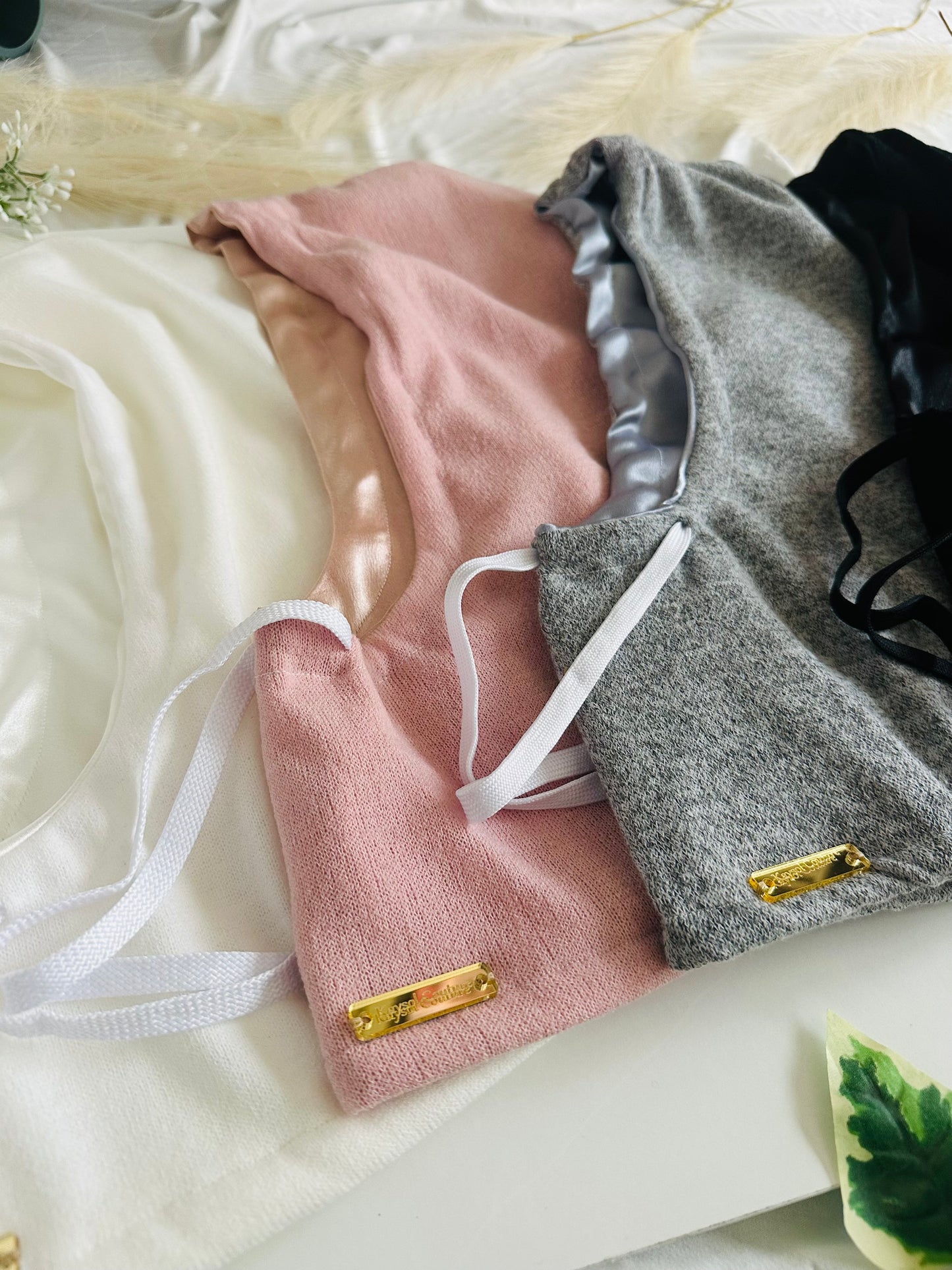  Cagoule Kaysol en maille doublée satin avec cordon à embouts métalliques dorés – capuche protectrice cheveux – plusieurs couleurs disponibles 