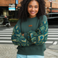 Sweat femme vert manches batik Bogolan pailleté. Pièce unique et stylée signée Kaysol Couture. Cadeau idéal, confort et inspiration wax.