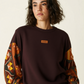 Sweat femme beige manches batik Bogolan pailleté. Confort, style unique et inspiration wax. Cadeau original signé Kaysol Couture.