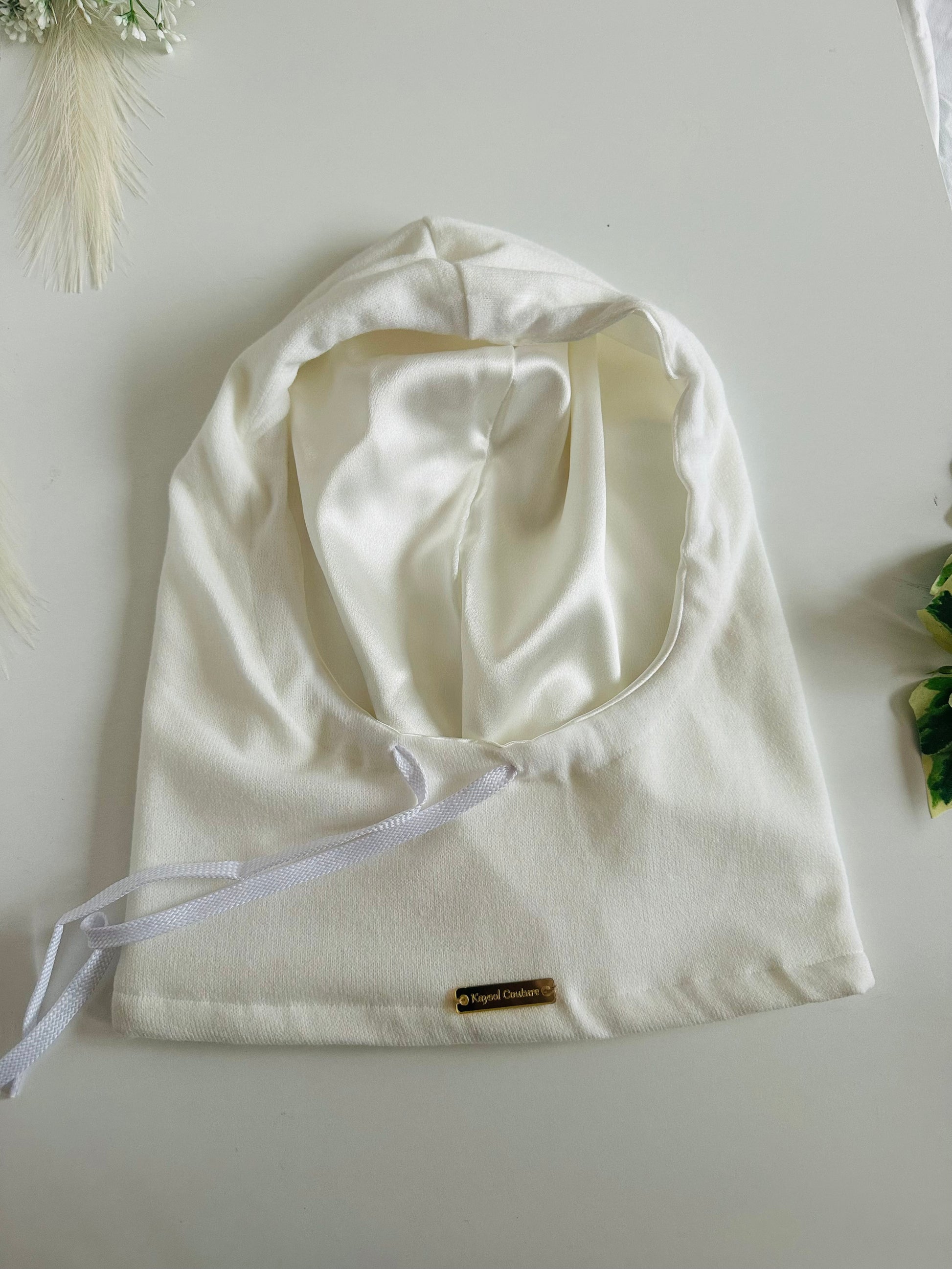  Cagoule Kaysol en maille doublée satin avec cordon à embouts métalliques dorés – capuche protectrice cheveux – plusieurs couleurs disponibles 