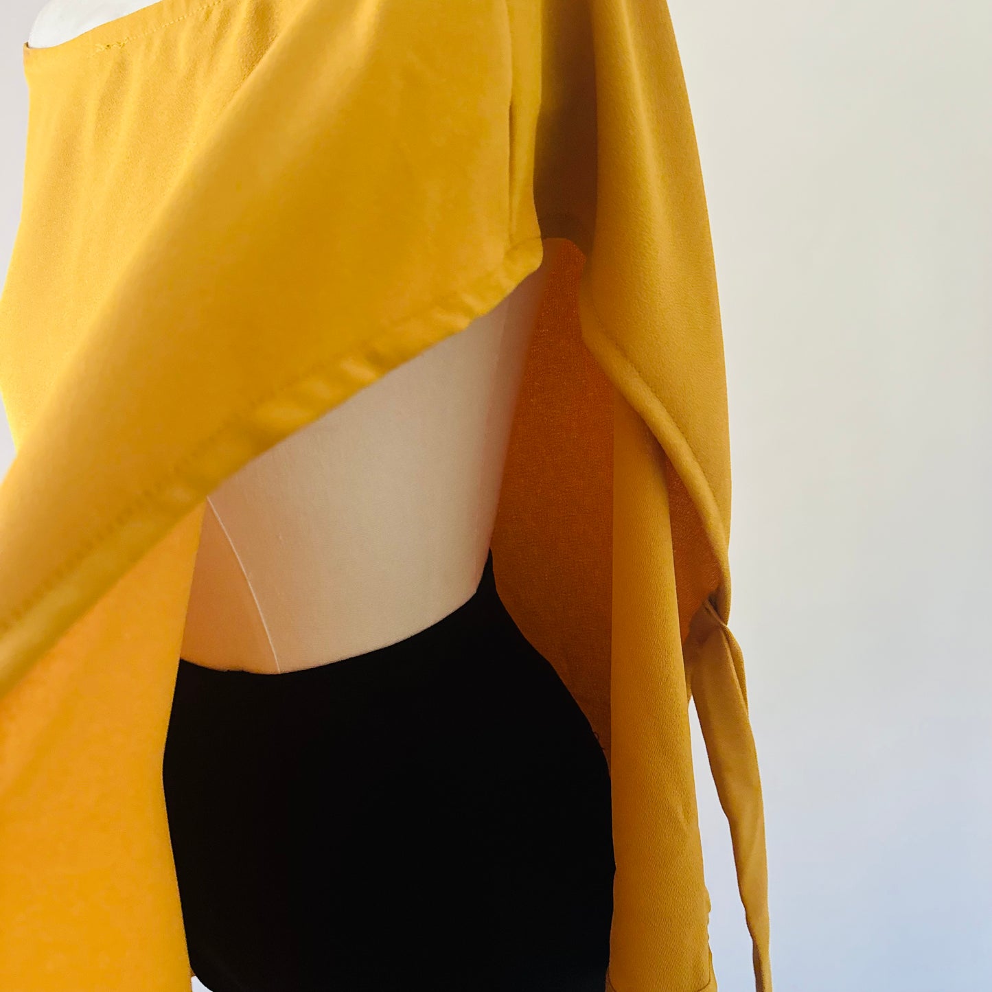 Top asymétrique ajustable/ Haut Laya / Jaune Safran
