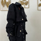 trench en jean femme, manteau long noir femme, trench denim noir, manteau 130 cm femme, trench ceinture luxe, trench élégant femme, manteau noir ceinturé,