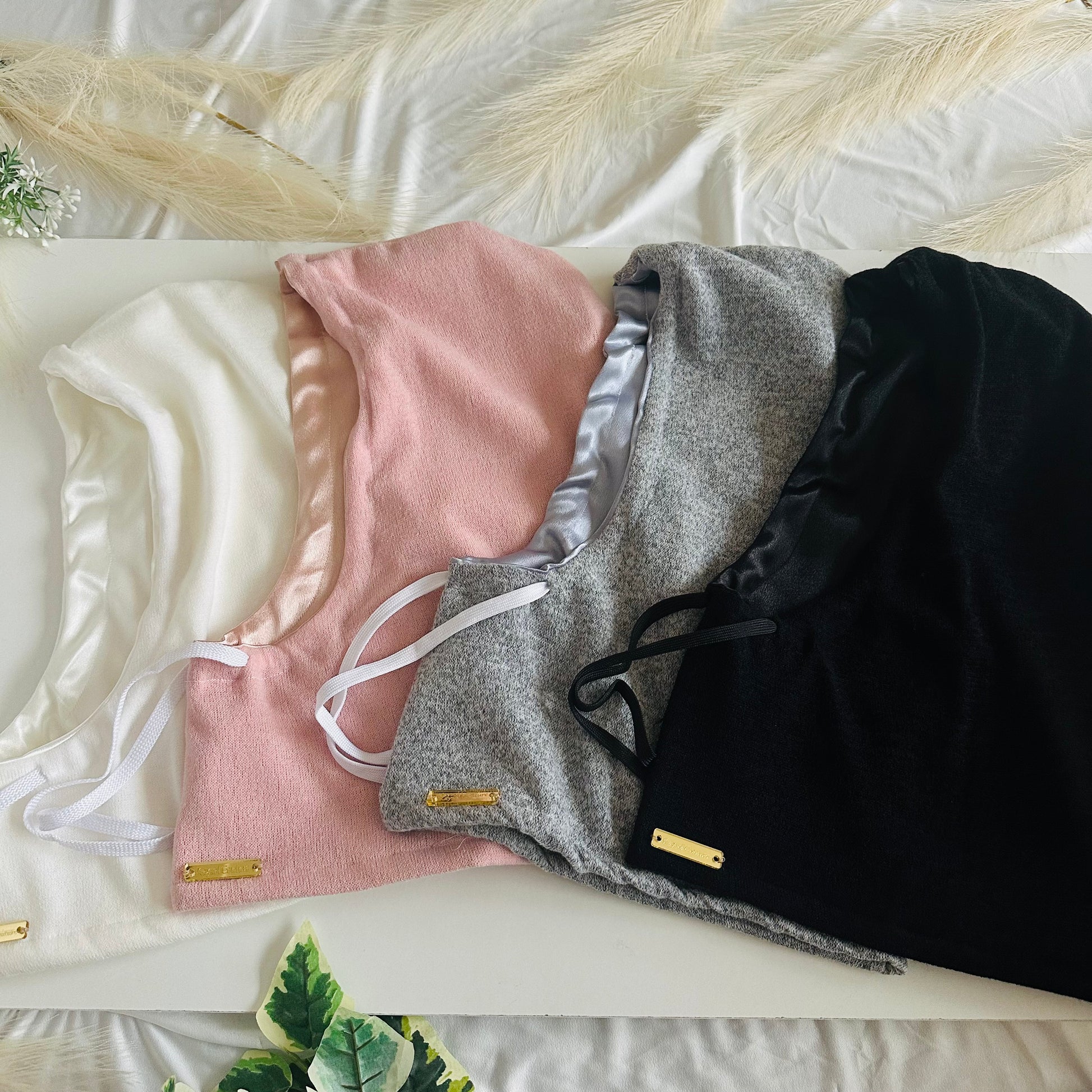  Cagoule Kaysol en maille doublée satin avec cordon à embouts métalliques dorés – capuche protectrice cheveux – plusieurs couleurs disponibles 