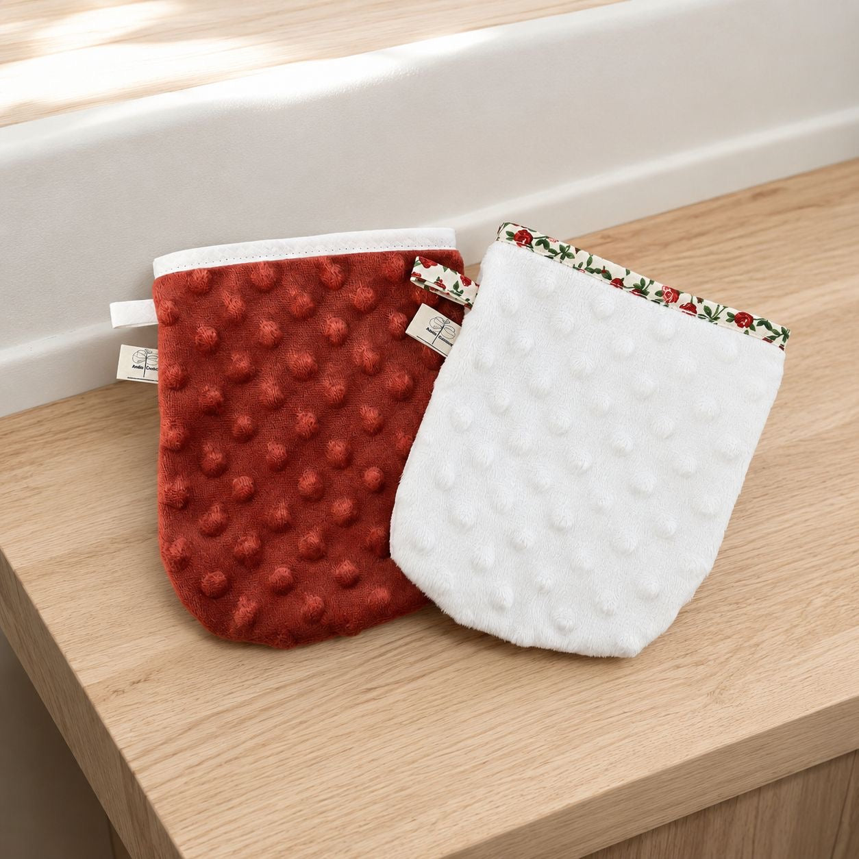 Lot de 2 Gants Démaquillants Magiques - OEKO-TEX® – Bordeaux & Blanc