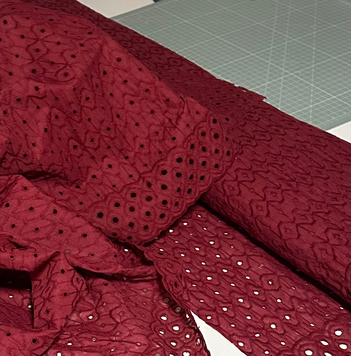 Tissu Broderie Anglaise Coton Premium – Coupon 1 à 5 m