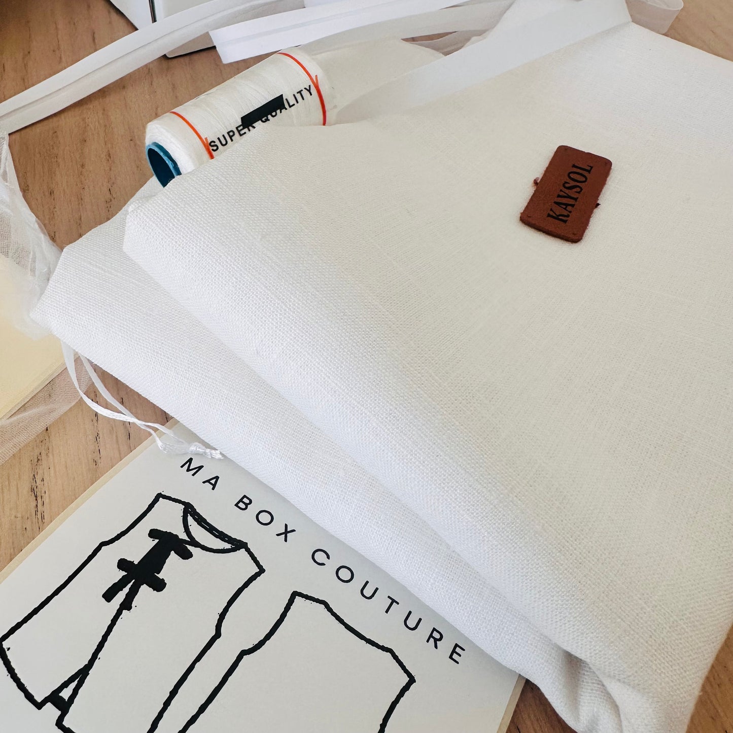 Box couture haut Sia – Patron Taille  34/56 + tissu 100% lin Blanc + mercerie assorti