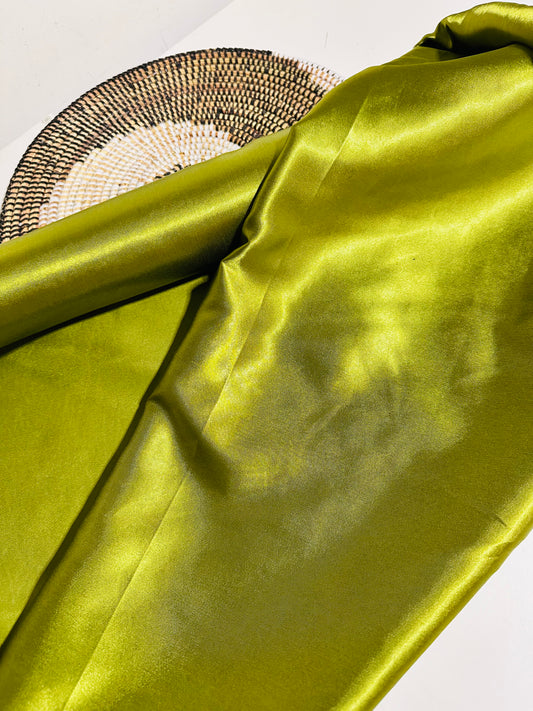 Satin vert olive au mètre