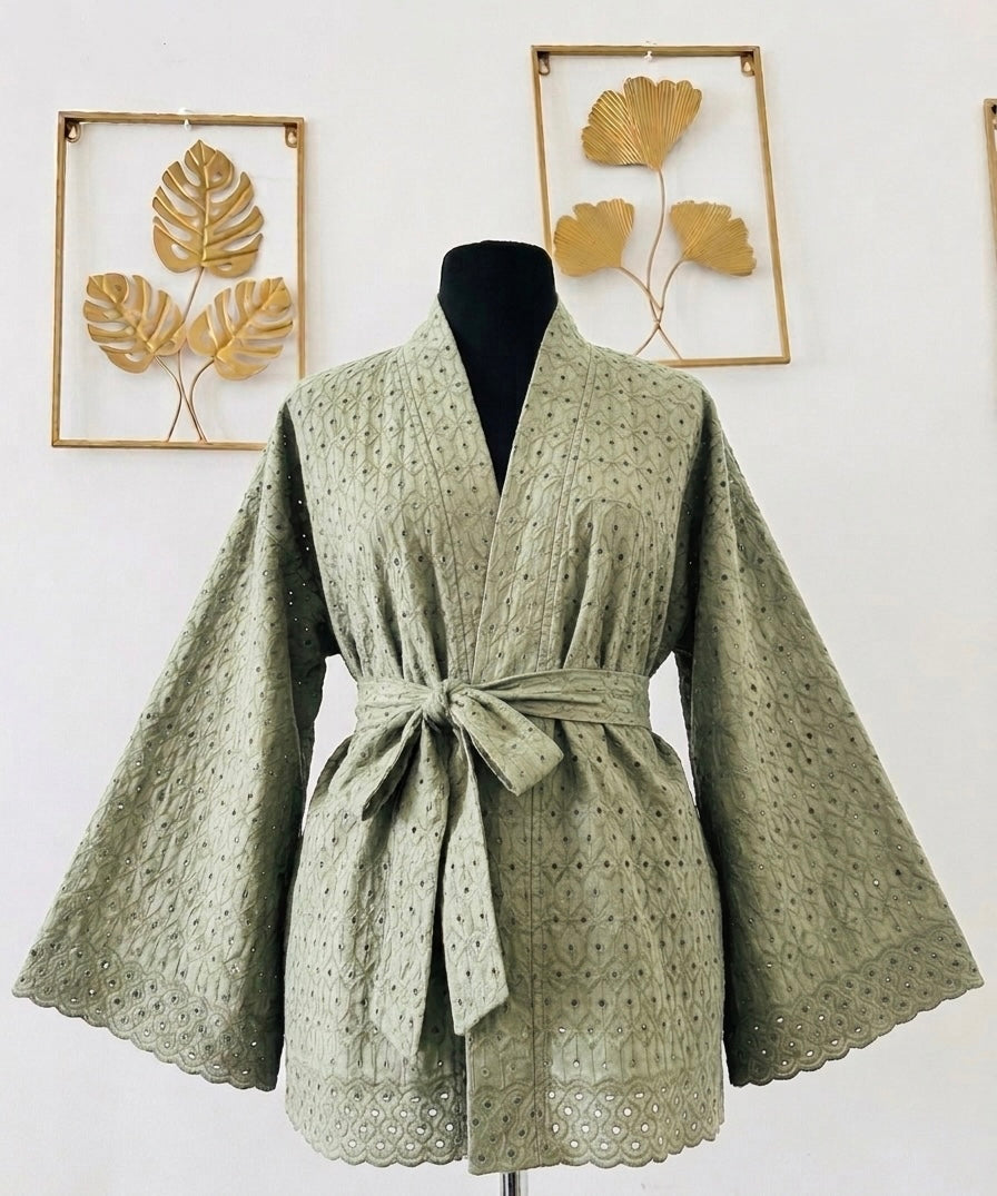Kimono en Broderie Anglaise vert Sauge  – Veste en Broderie femme / Iconique