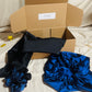 Coffret soie de mûrier noir et bleu marine avec taie 22 mommes, bonnet réversible 19 mommes en soie des deux faces et chouchous assortis.