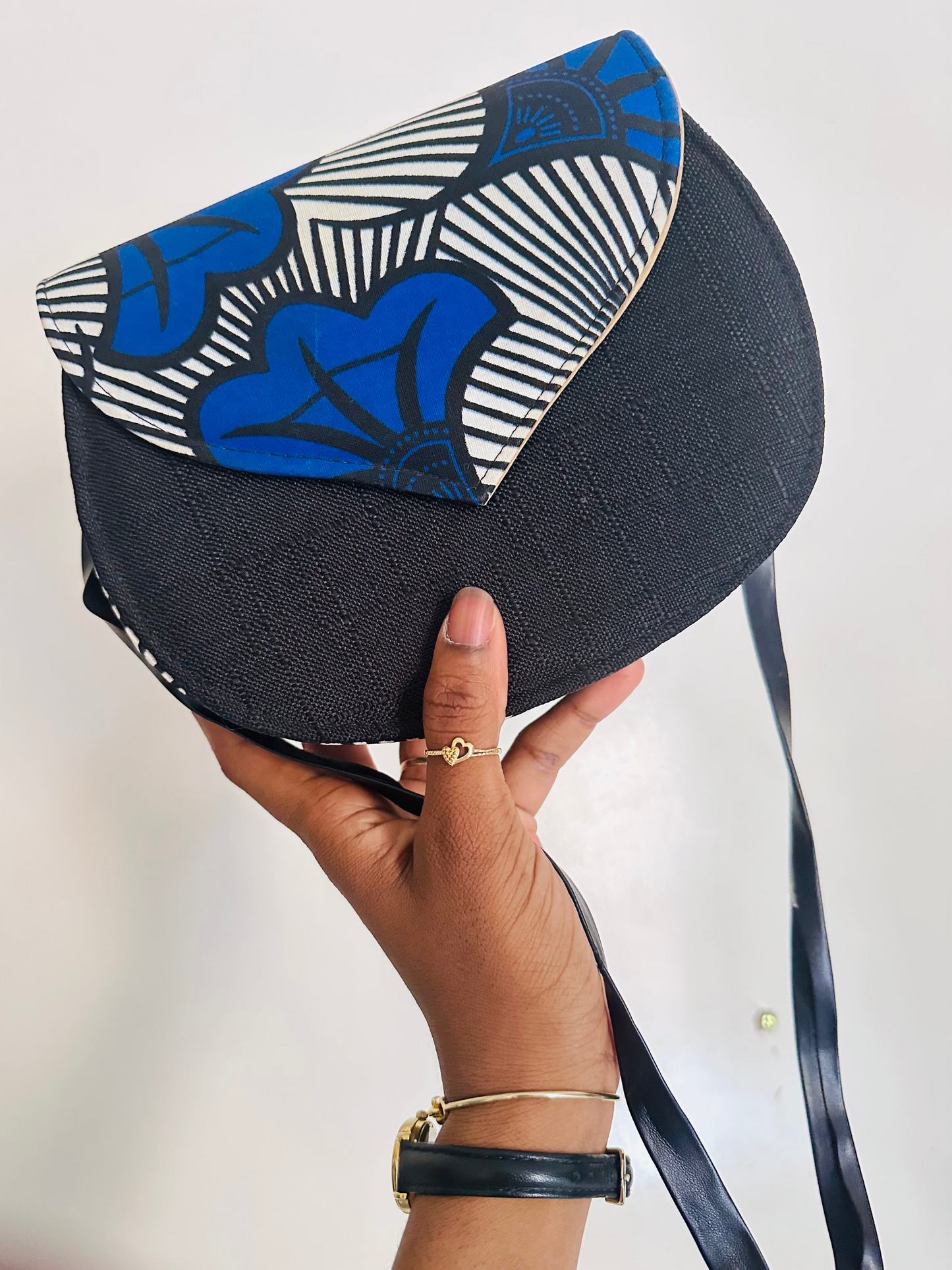 Sac en Wax - Pochette - Noir et fleurs bleues
