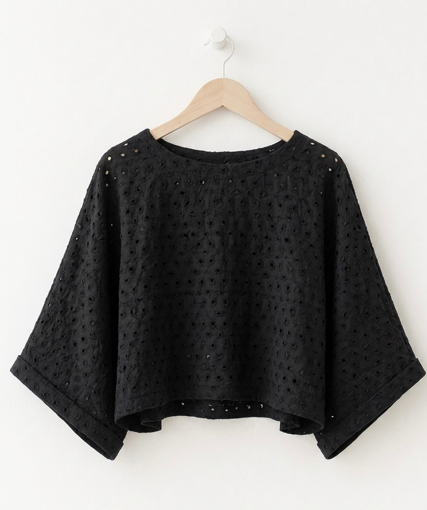 Haut en Broderie Anglaise Noir  – Top femme en Broderie / Iconique