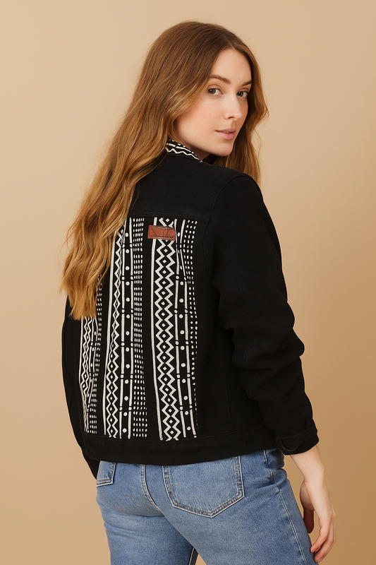 Veste en jean Customiser noir - Unisexe avec dos et col en Wax Bogolan