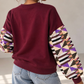 Damen-Sweatshirt mit Wax-Stoff / Bordeaux - Ärmel mit glitzerndem Bogolan-Muster / Neu