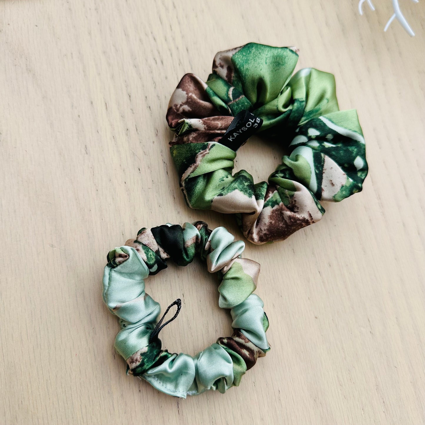 Duo de Chouchous Satin vert - Touché Soie - Satin premium – Taille XS & M