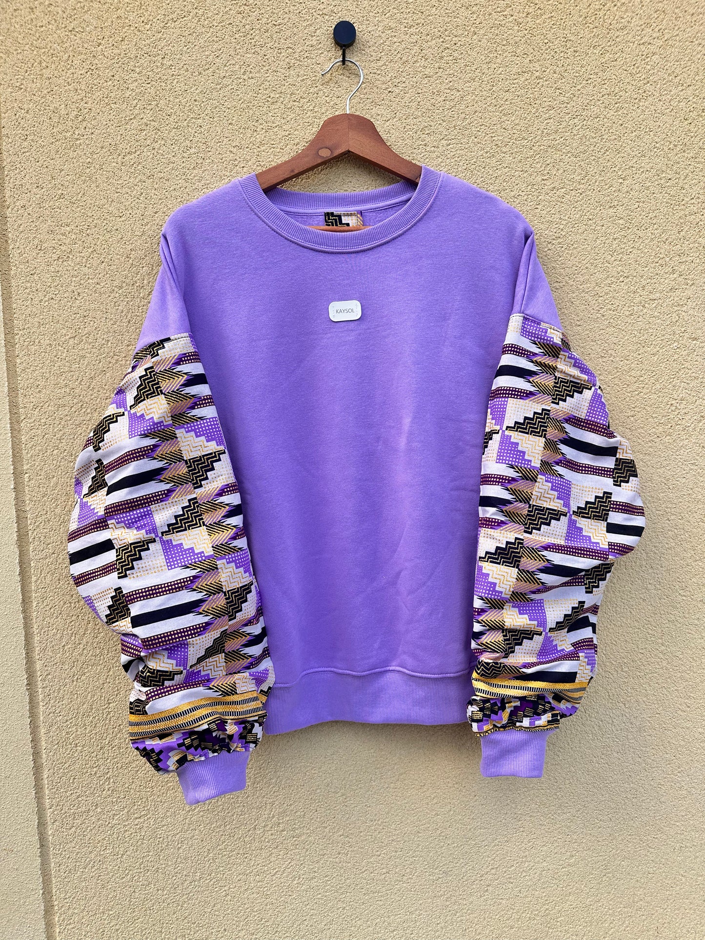 Women's brown sweatshirt - Sequined Bogolan batik sleeves