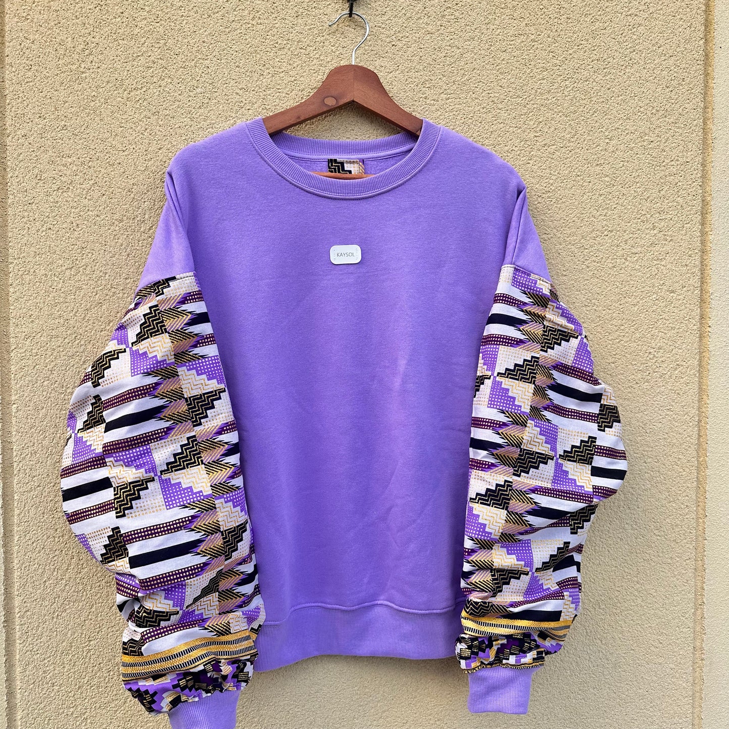 Women's brown sweatshirt - Sequined Bogolan batik sleeves