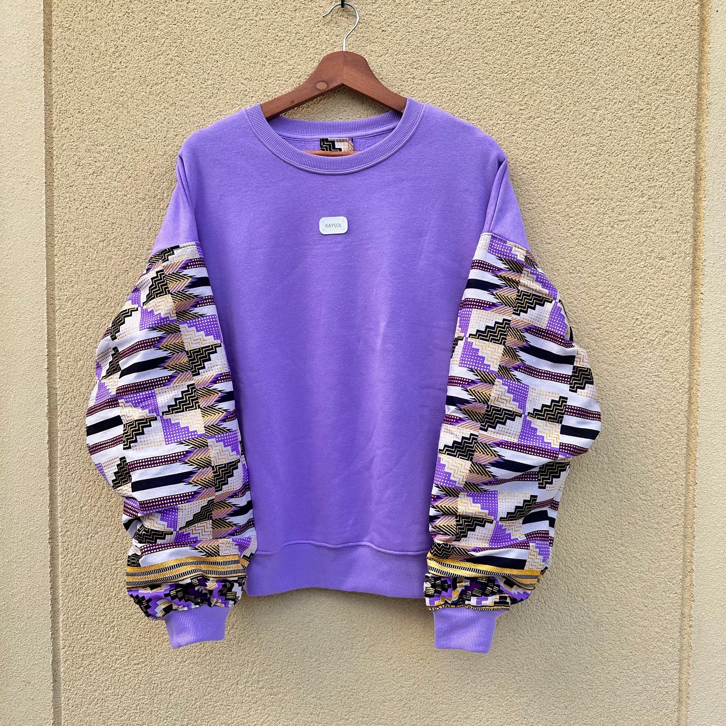 Women's brown sweatshirt - Sequined Bogolan batik sleeves