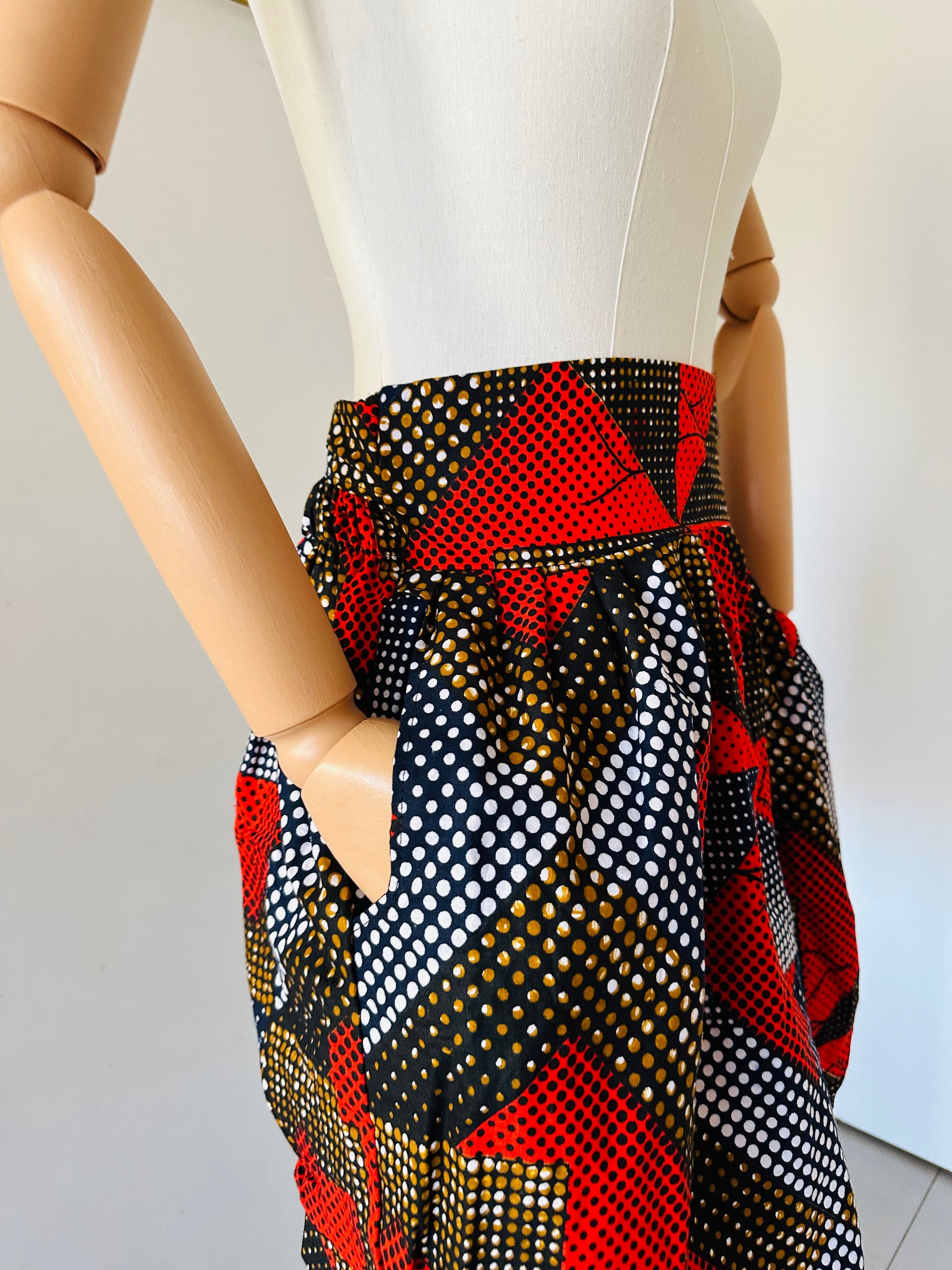 Jupe Taille haute en Wax rouge -  jupe africaine courte - tissu wax rouge - boutique mode africaine - cadeau style africain femme 