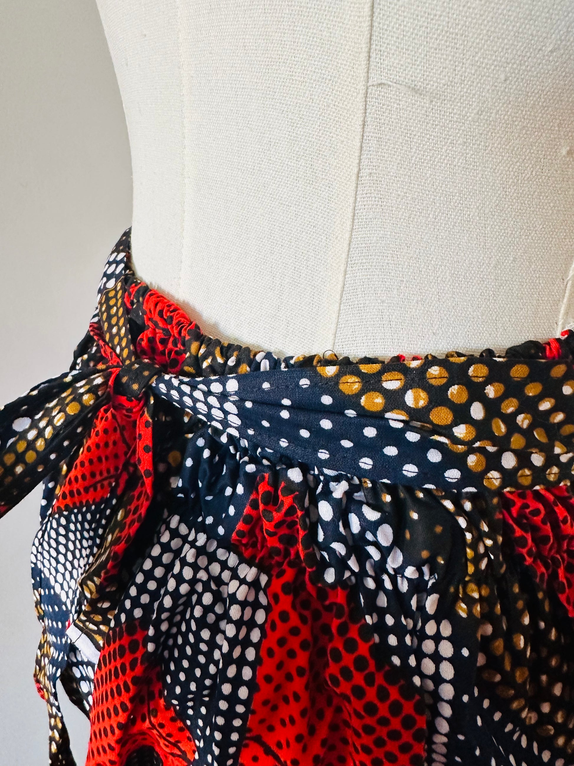 Jupe Taille haute en Wax rouge -  jupe africaine courte - tissu wax rouge - boutique mode africaine - cadeau style africain femme 