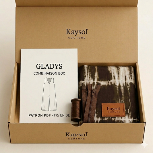 Box couture Gladys complète : patron, tissu, fil et zip inclus. Prête à coudre, idéale débutant. Édition limitée.