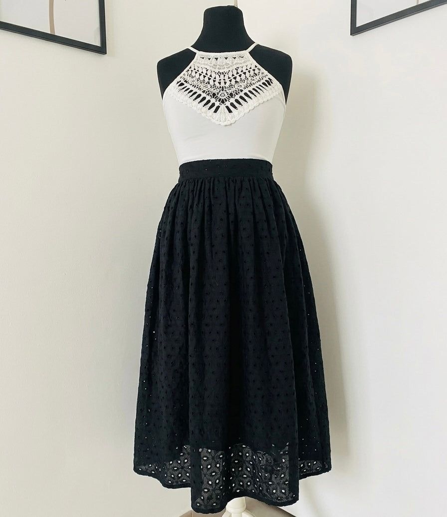 Jupe broderie Anglaise Noir – Les Iconiques | 3 longueurs