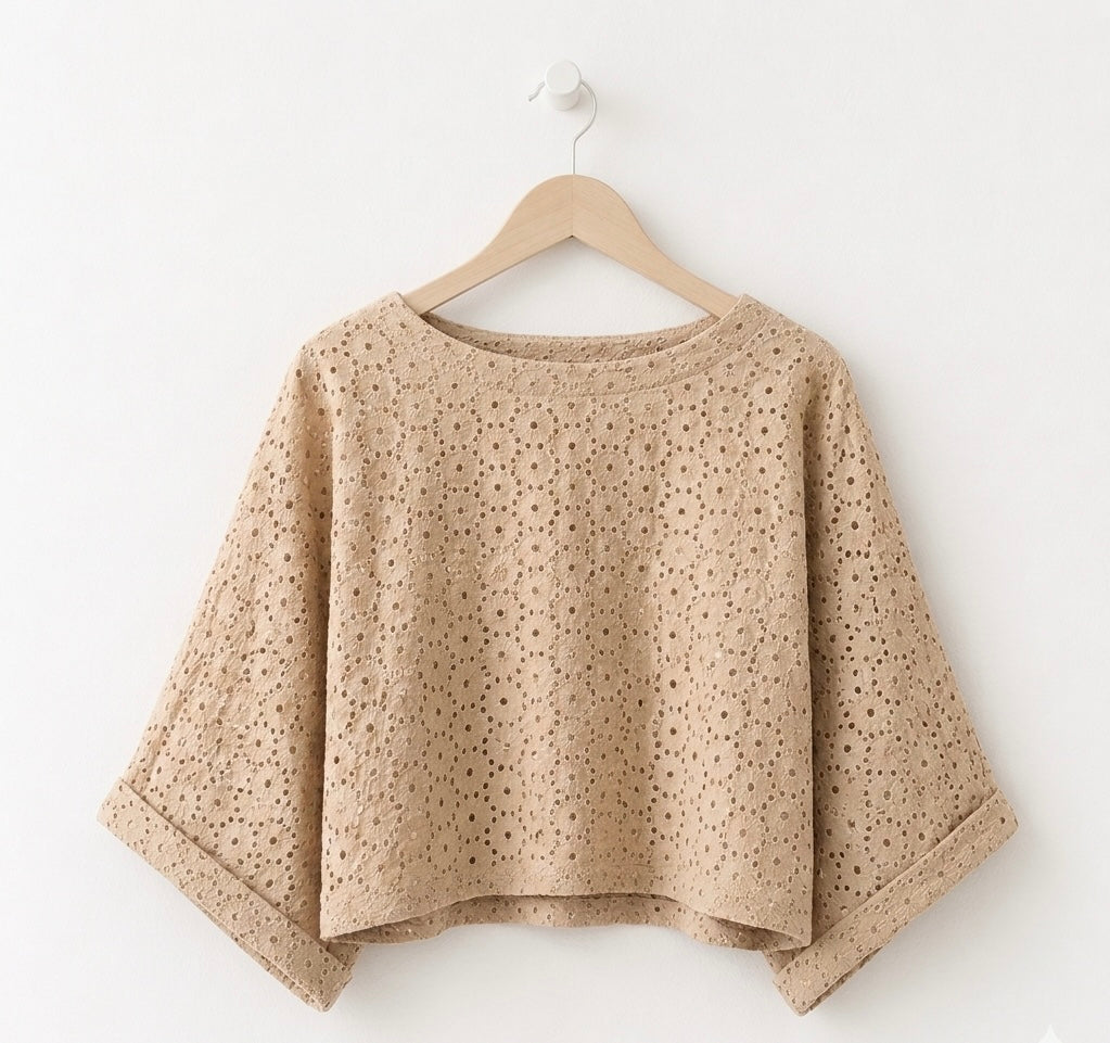 Haut en Broderie Anglaise Beige  – Top femme en Broderie / Iconique