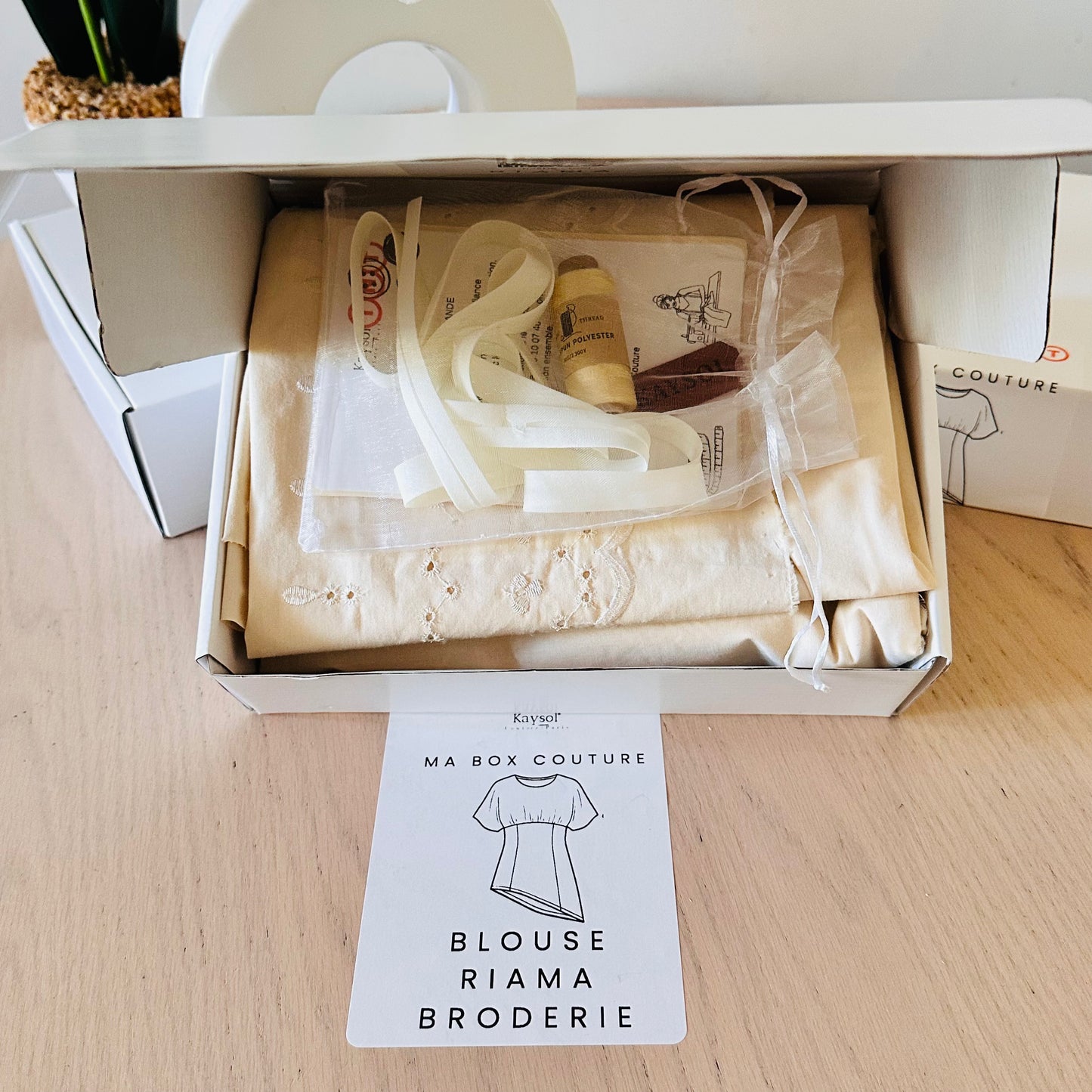 Box Créative Couture : Blouse Asymetrique Riama / Broderie Anglaise 100% coton  150 g/m² / XS/8XL