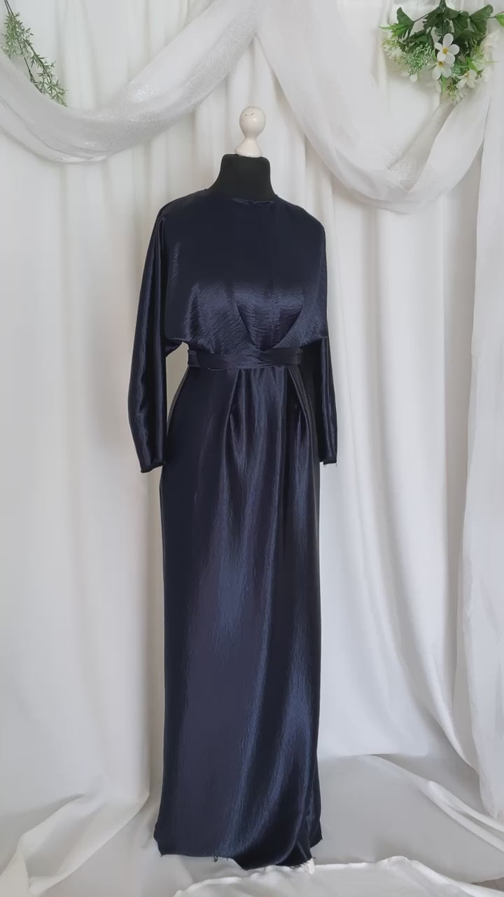 Video de robe de soirée en satin pour femme voilée- collection de robe wear en satin - tenue pudique pour femme 