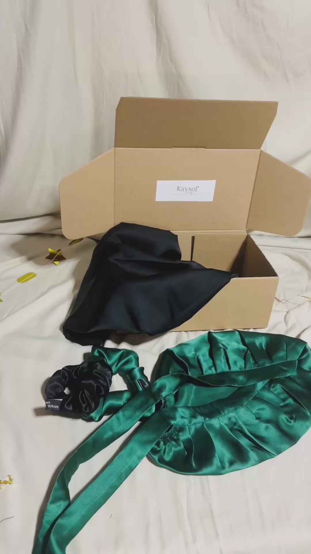 Coffret | 100 % Soie de mûrier | Taie en Soie | Bonnet et Chouchous assorti | Noir/emeraude