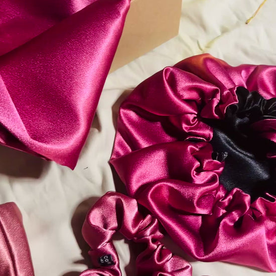 Box boucleur cheveux sans chaleur en satin premium avec bonnet recto verso, heatless curls rose gold, 3 chouchous et taie d’oreiller assortie.