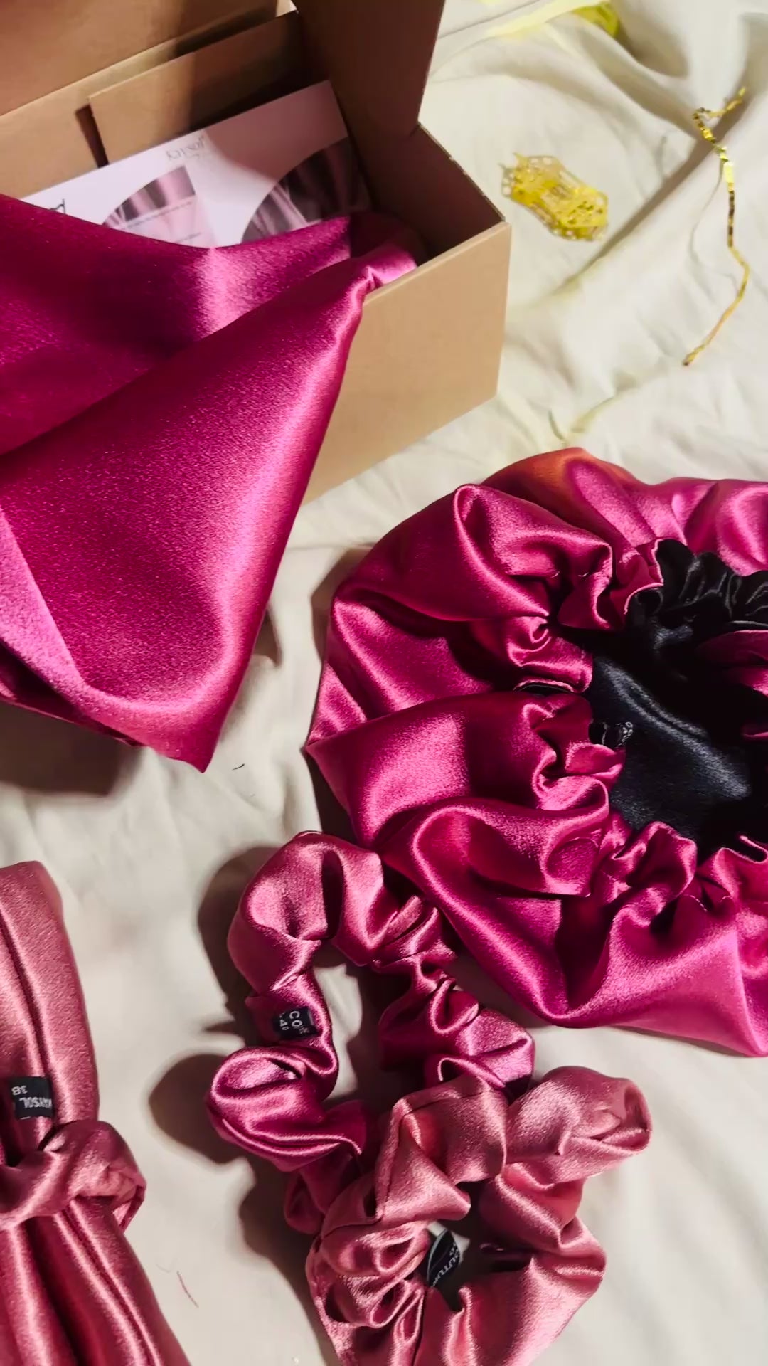Box boucleur cheveux sans chaleur en satin premium avec bonnet recto verso, heatless curls rose gold, 3 chouchous et taie d’oreiller assortie.