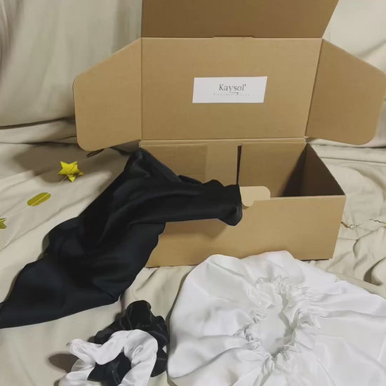 Coffret | 100 % Soie de mûrier | Taie en Soie | Bonnet et Chouchous assorti | Noir/creme