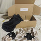 Coffret soie de mûrier noir beige avec taie 22 mommes, bonnet 19 mommes et deux chouchous assortis.