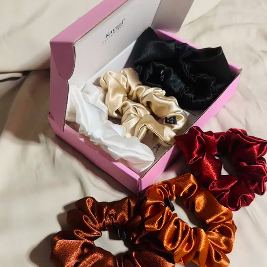 Coffret 6 chouchous en satin premium nuance brun. Protège les cheveux, limite la casse et apporte élégance et brillance. Livraison internationale.